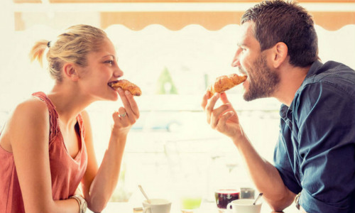 Почему женщины едят медленнее мужчин?