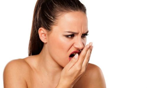 Почему есть неприятный запах изо рта?