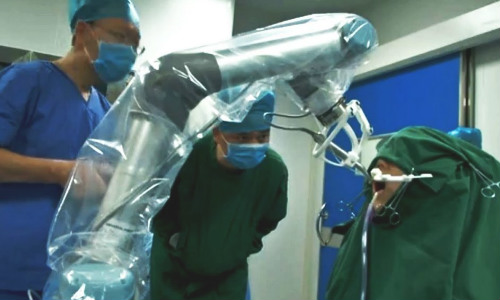 В Китае впервые провели имплантацию зубов без человеческого участия